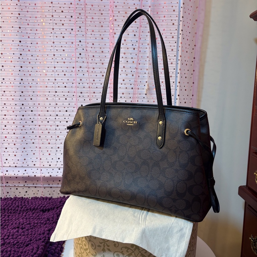 Coach Black and Brown Signature Shoulder Bag - Picture 4 of 9